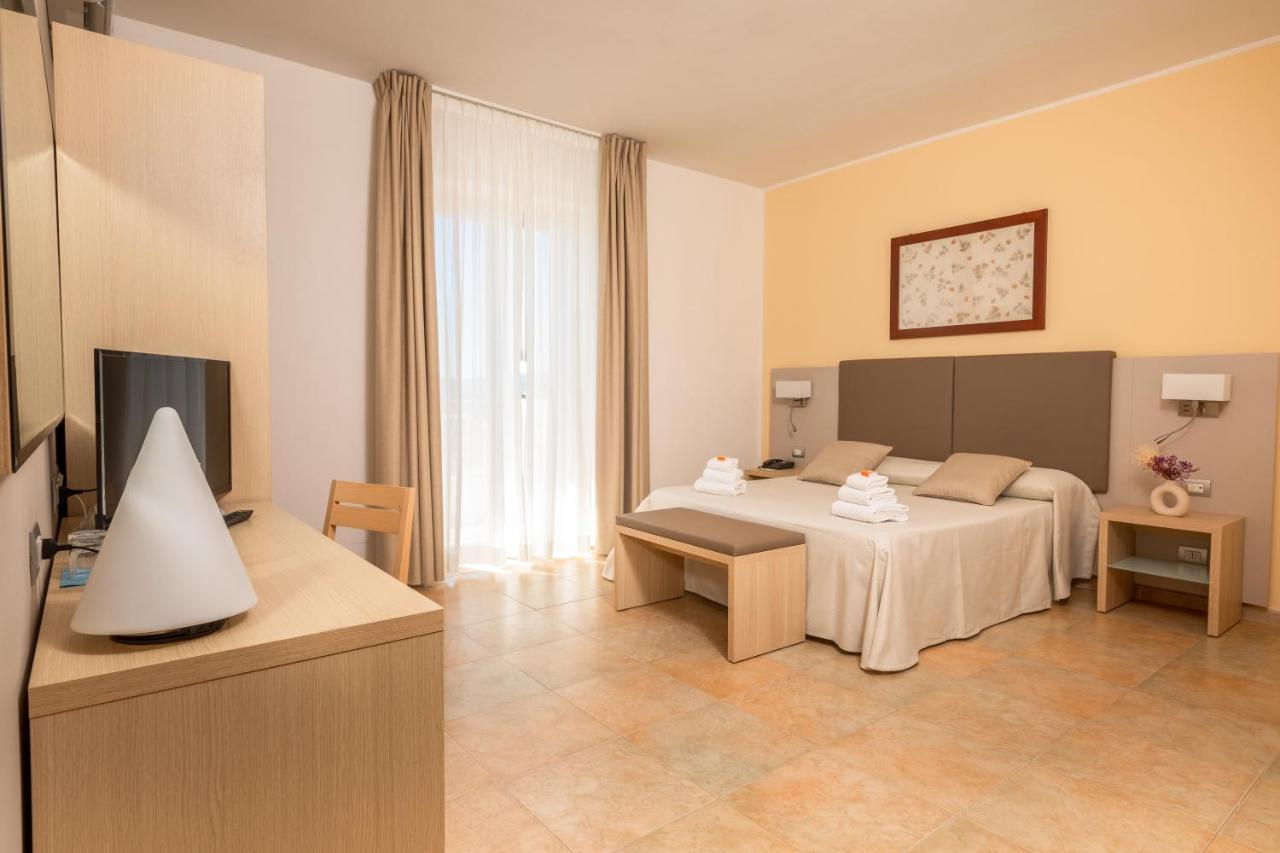 Degli Aranci 4*