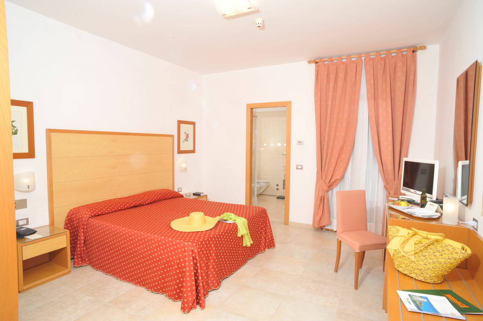 Degli Aranci 4*