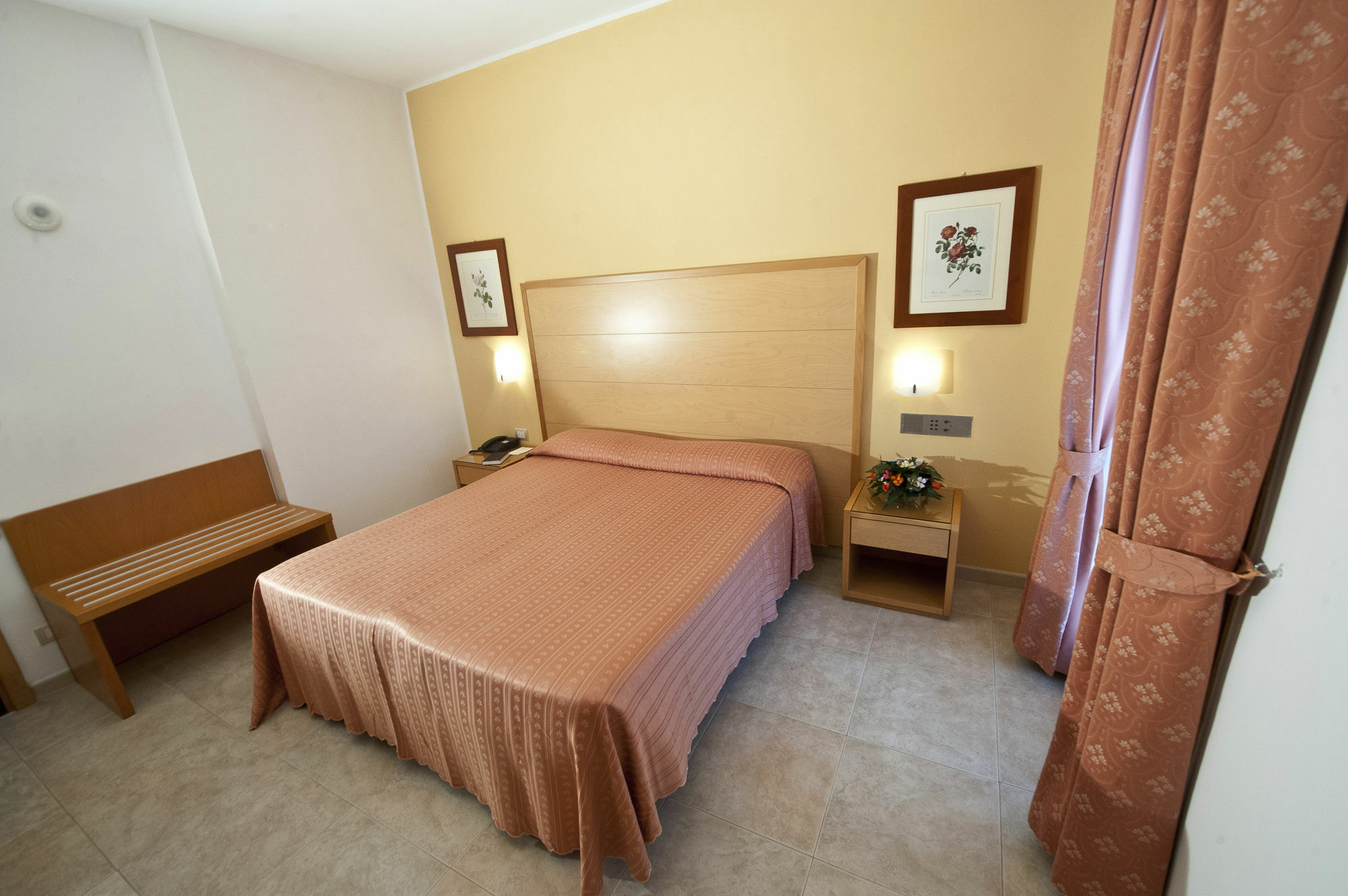 Degli Aranci 4*